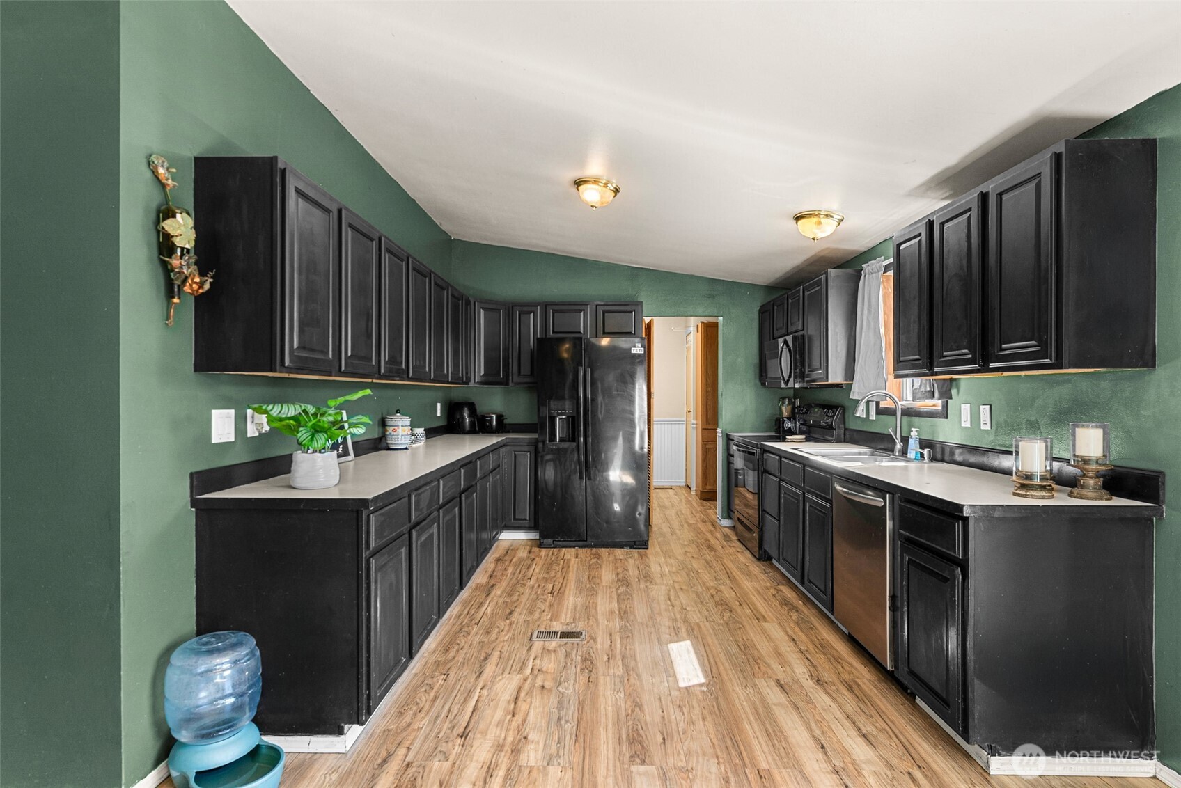 1053 South Perry Avenue East Wenatchee, WA 98802 - Photo 8 of 39