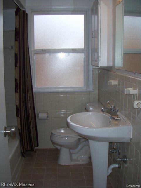 10071 Reeck Road Allen Park, MI 48101 - Photo 13 of 24 bath