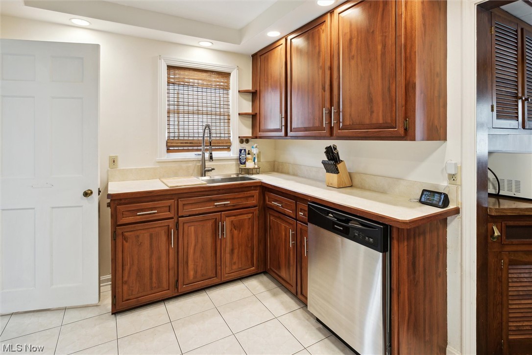 1166 Sunset Road Cleveland, OH 44124 - Photo 12 of 25