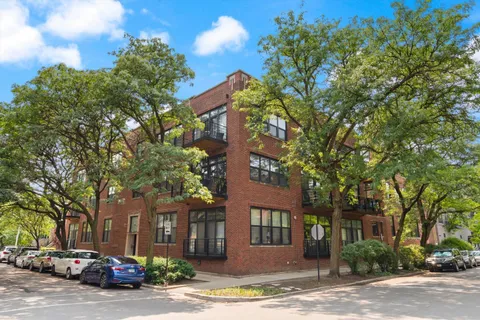 $389,000 | 1670 North Claremont Avenue, Unit 306, Chicago, IL 60647