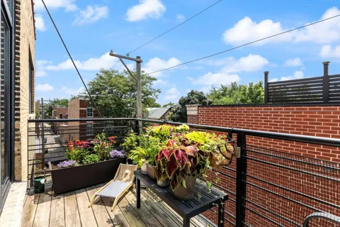 $389,000 | 1670 North Claremont Avenue, Unit 306, Chicago, IL 60647