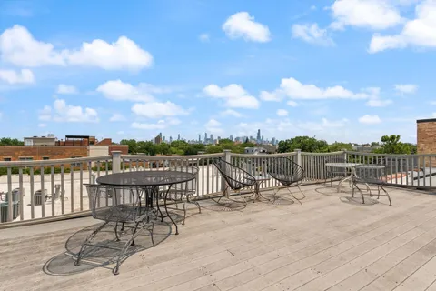 $389,000 | 1670 North Claremont Avenue, Unit 306, Chicago, IL 60647
