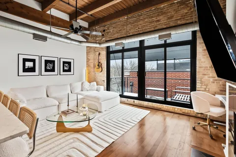 $389,000 | 1670 North Claremont Avenue, Unit 306, Chicago, IL 60647