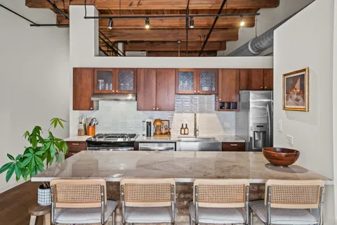 $389,000 | 1670 North Claremont Avenue, Unit 306, Chicago, IL 60647