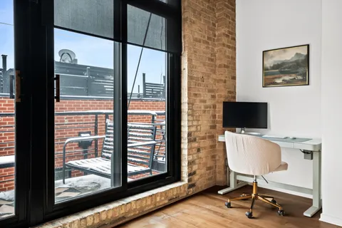 $389,000 | 1670 North Claremont Avenue, Unit 306, Chicago, IL 60647