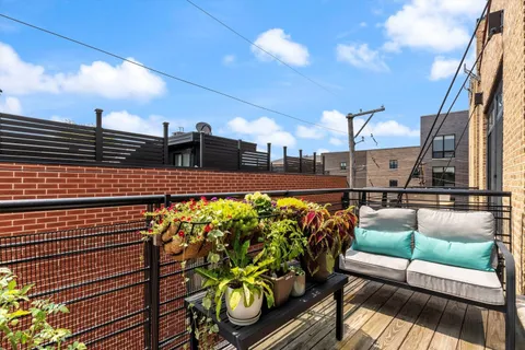$389,000 | 1670 North Claremont Avenue, Unit 306, Chicago, IL 60647