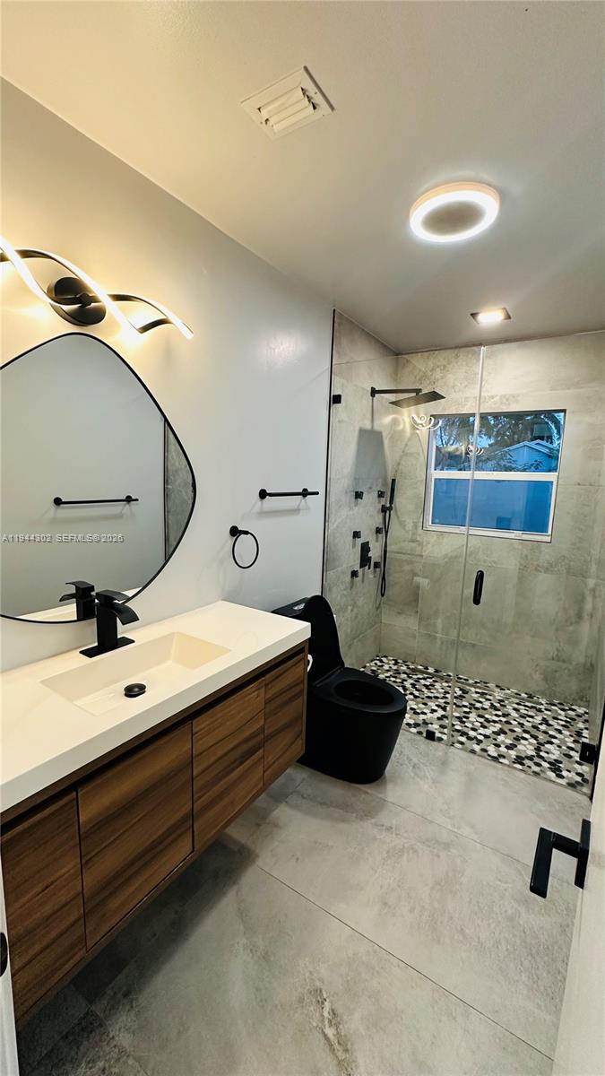 528 Southwest 166th Terrace Weston, FL 33326 - Photo 11 of 14 a bathroom with a sink and a mirror