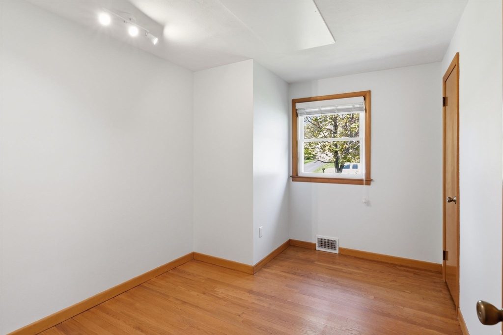 33 Druid Hill Road Springfield, MA 01129 - Photo 28 of 40