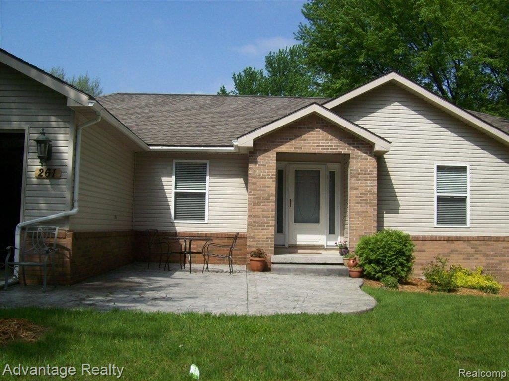 261 Texas Avenue Rochester, MI 48309 - Photo 4 of 9 100_1221.JPG