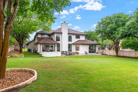 $1,350,000 | 28 Lost Meadow Trail, The Hills, TX 78738
