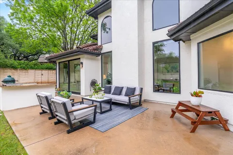 $1,350,000 | 28 Lost Meadow Trail, The Hills, TX 78738