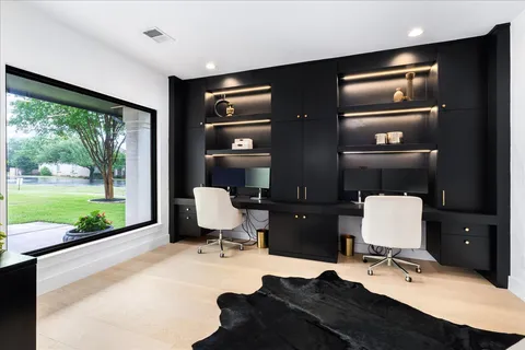 $1,350,000 | 28 Lost Meadow Trail, The Hills, TX 78738