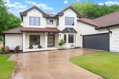 $1,350,000 | 28 Lost Meadow Trail, The Hills, TX 78738