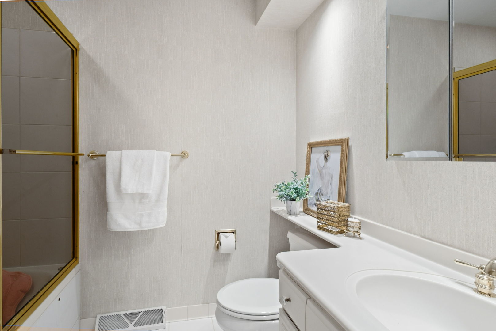 715 Tomlin Drive, Unit A1 Burr Ridge, IL 60527 - Photo 14 of 24 a bathroom with a sink toilet and mirror