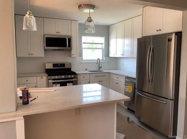 $3,400 | 157 Coventry Avenue, Albertson, NY 11507