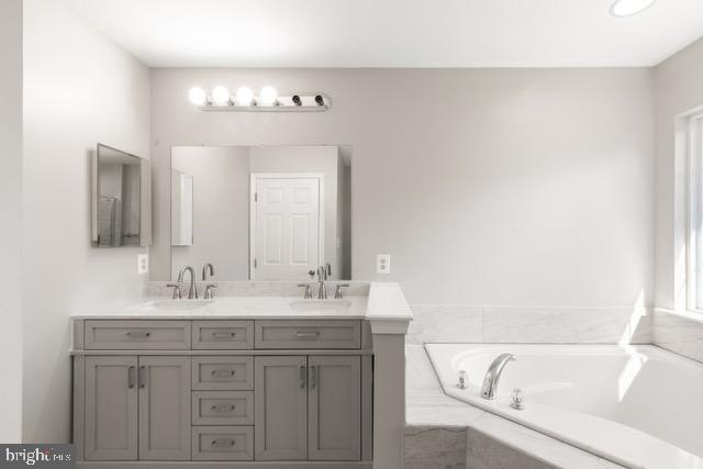 722 Cardiff Circle Edgewood, MD 21040 - Photo 22 of 38 a bathroom with a bathtub a sink and a mirror