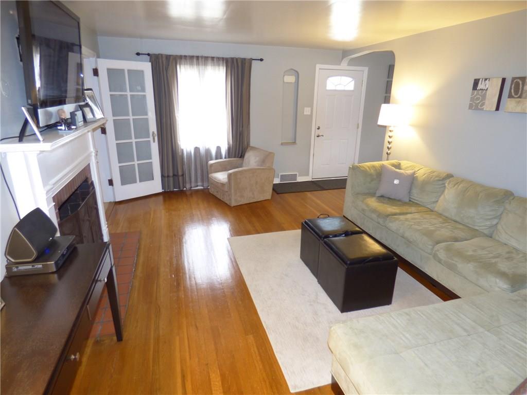 7271 Shannon Road Penn Hills, PA 15147 - Photo 2 of 25 Living Room