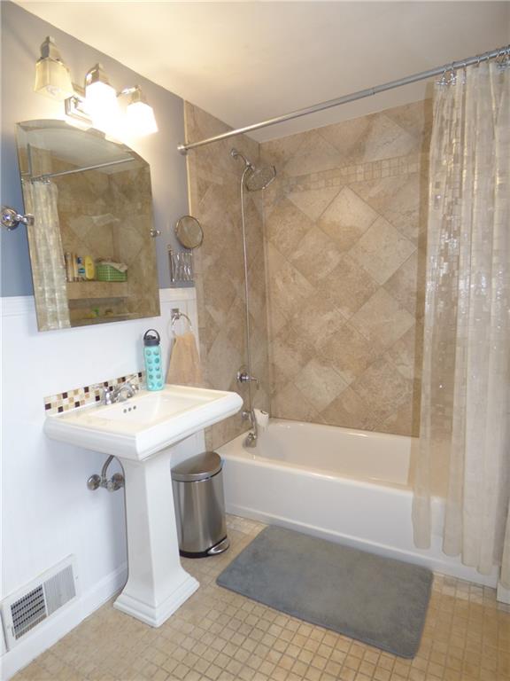 7271 Shannon Road Penn Hills, PA 15147 - Photo 16 of 25 Main Bath