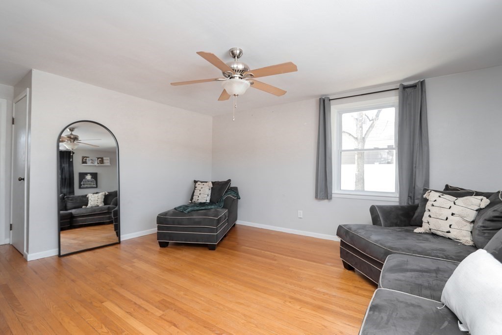 11 Metzger Place Springfield, MA 01104 - Photo 3 of 39 Gallery Image 3