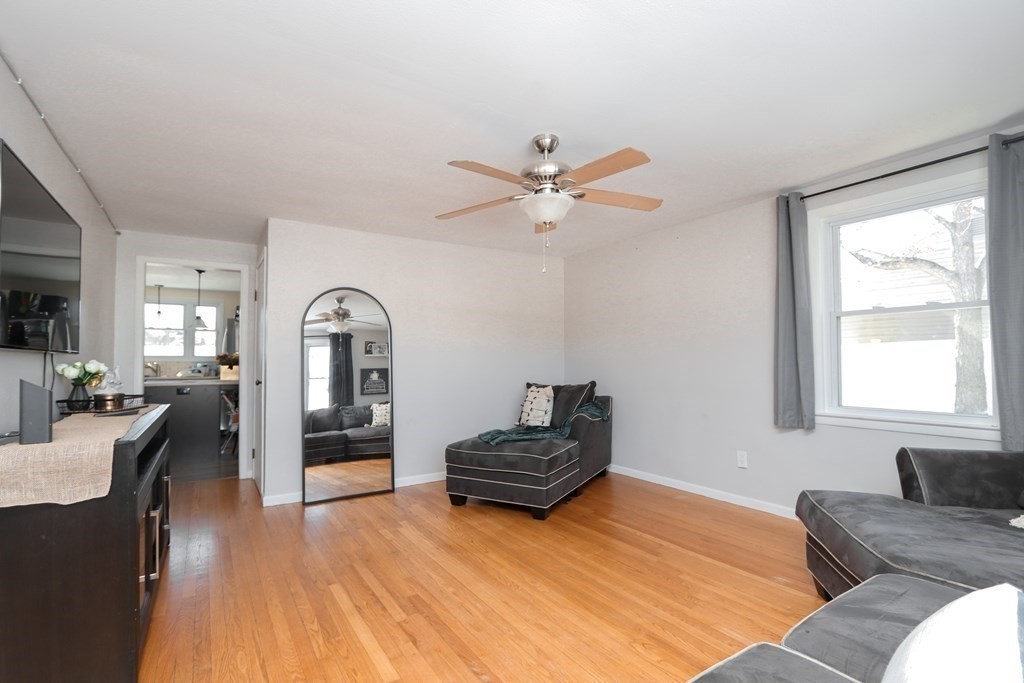 11 Metzger Place Springfield, MA 01104 - Photo 4 of 39 Gallery Image 4