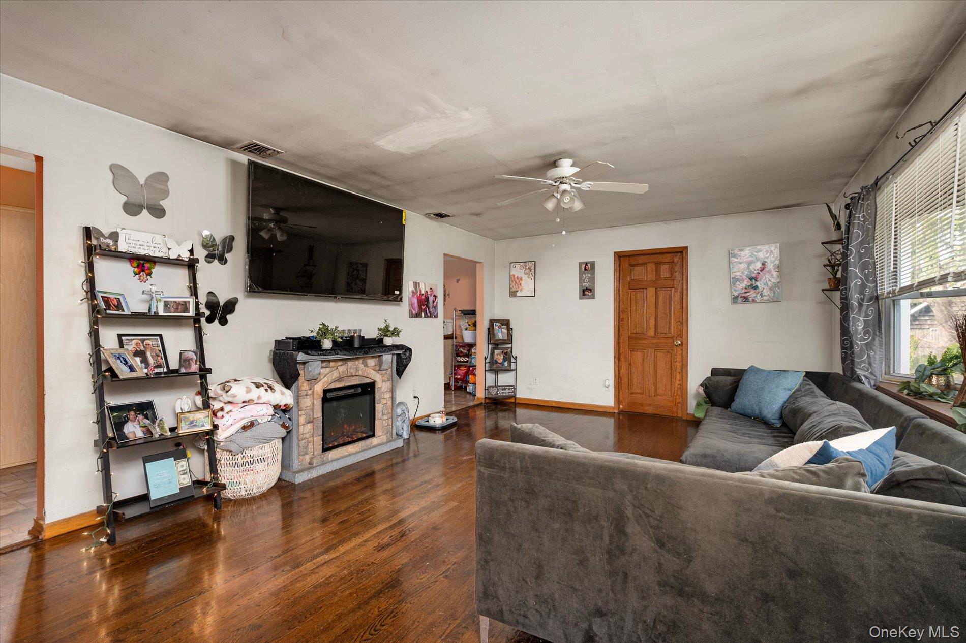 270 Old Commack Road Kings Park, NY 11754 - Photo 3 of 28 Gallery Image 3