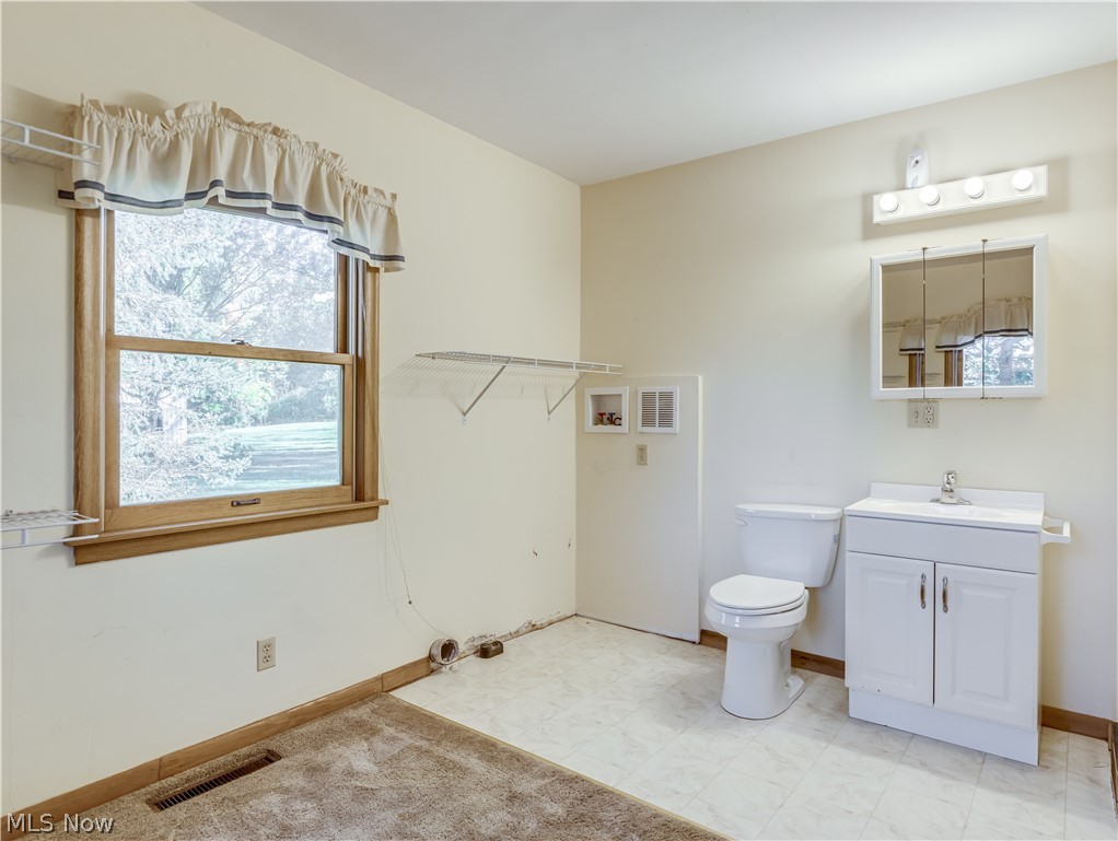 3037 Call Road Stow, OH 44224 - Photo 15 of 23 Laundry-Bedroom-1/2 Bath