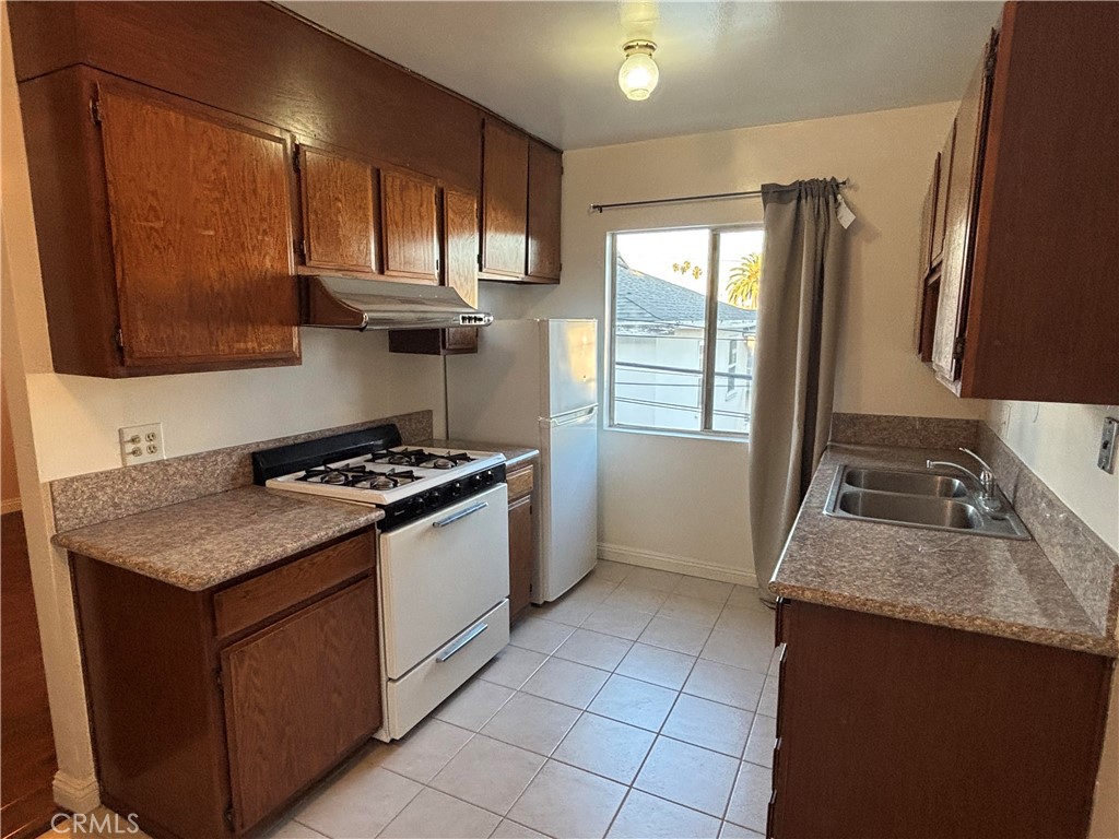 124 South Olive Avenue, Unit B Alhambra, CA 91801 - Photo 5 of 13