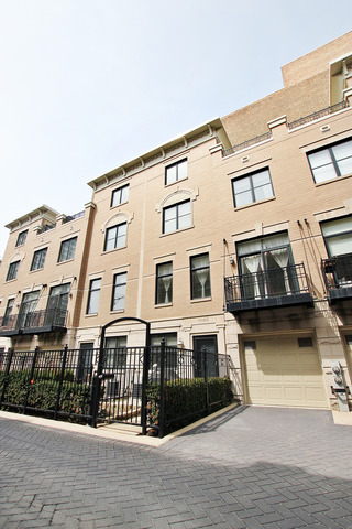 1638 South Indiana Avenue, Unit 4 Chicago, IL 60616 - Photo 1 of 14 a view of a building with a street