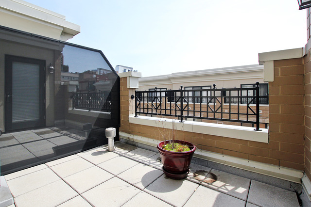 1638 South Indiana Avenue, Unit 4 Chicago, IL 60616 - Photo 14 of 14 a outdoor view with a sitting space