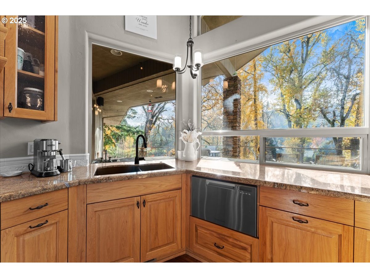 17616 Abiqua Road Northeast Silverton, OR 97381 - Photo 23 of 48