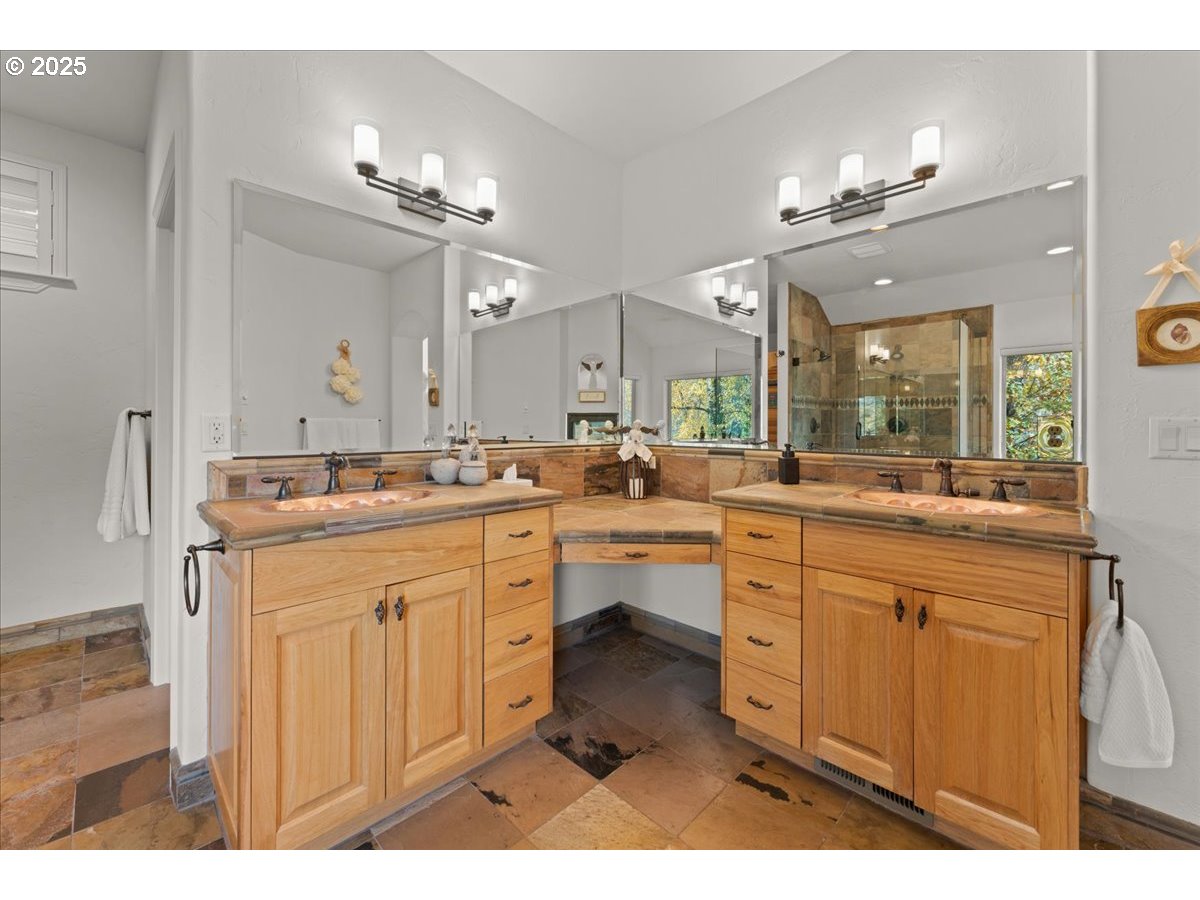 17616 Abiqua Road Northeast Silverton, OR 97381 - Photo 31 of 48