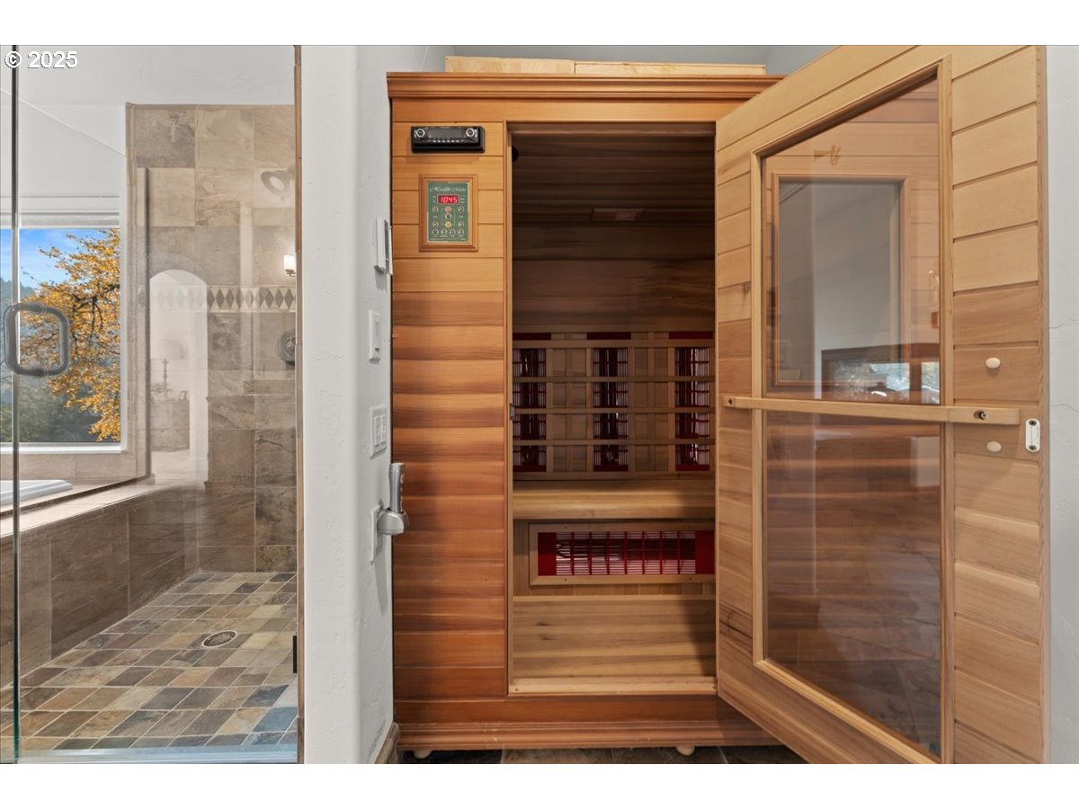 17616 Abiqua Road Northeast Silverton, OR 97381 - Photo 33 of 48