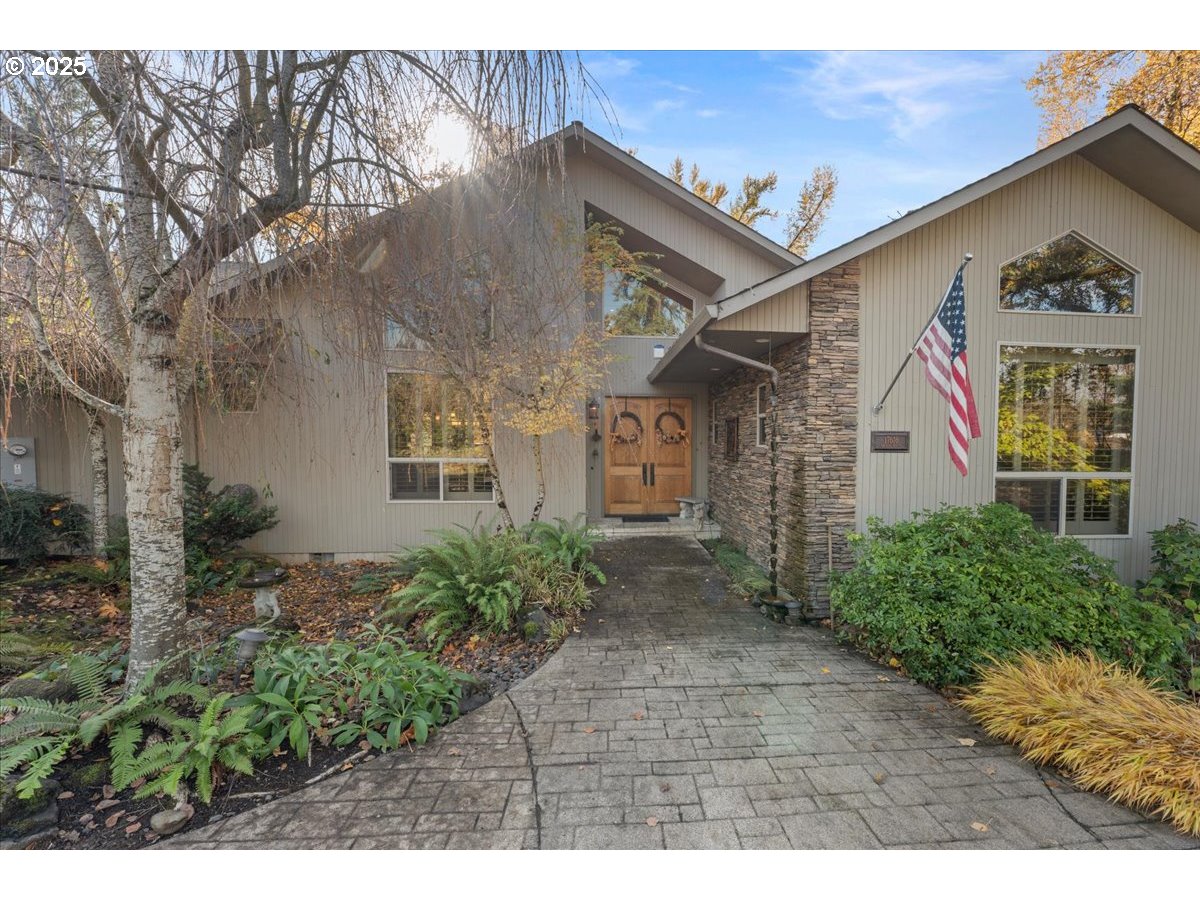 17616 Abiqua Road Northeast Silverton, OR 97381 - Photo 4 of 48