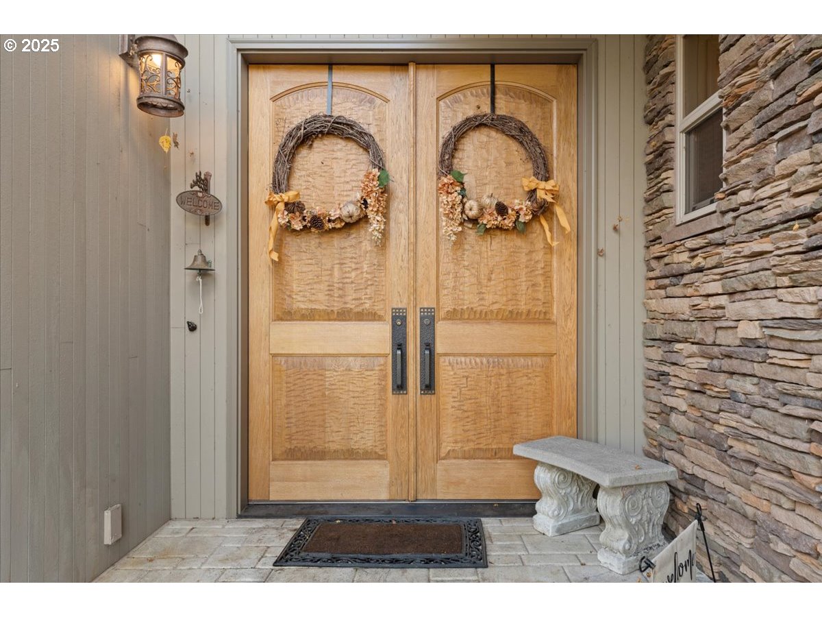 17616 Abiqua Road Northeast Silverton, OR 97381 - Photo 6 of 48