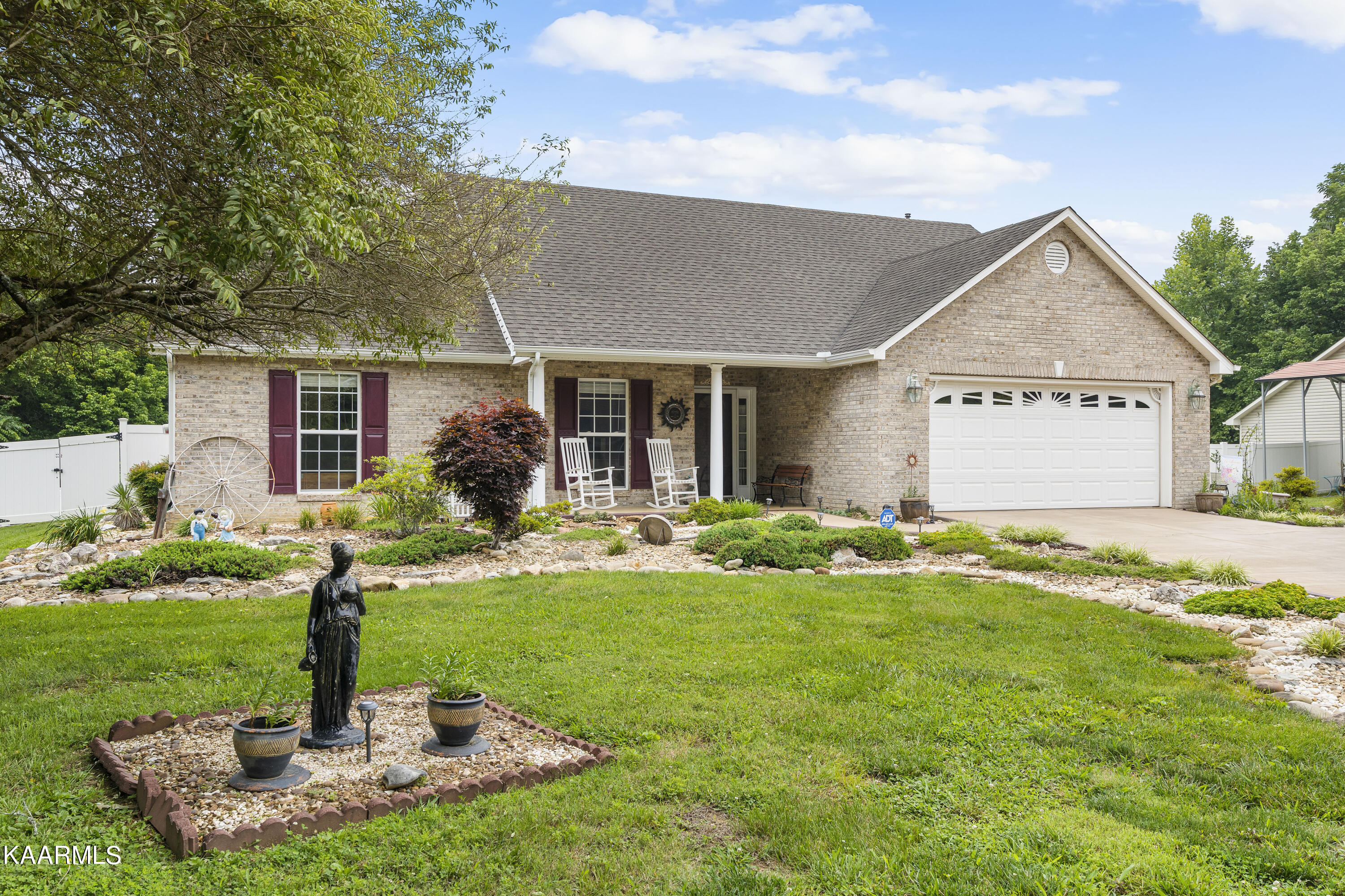210 Hermitage Boulevard Oak Ridge, TN 37830 - Photo 2 of 41 030A0120