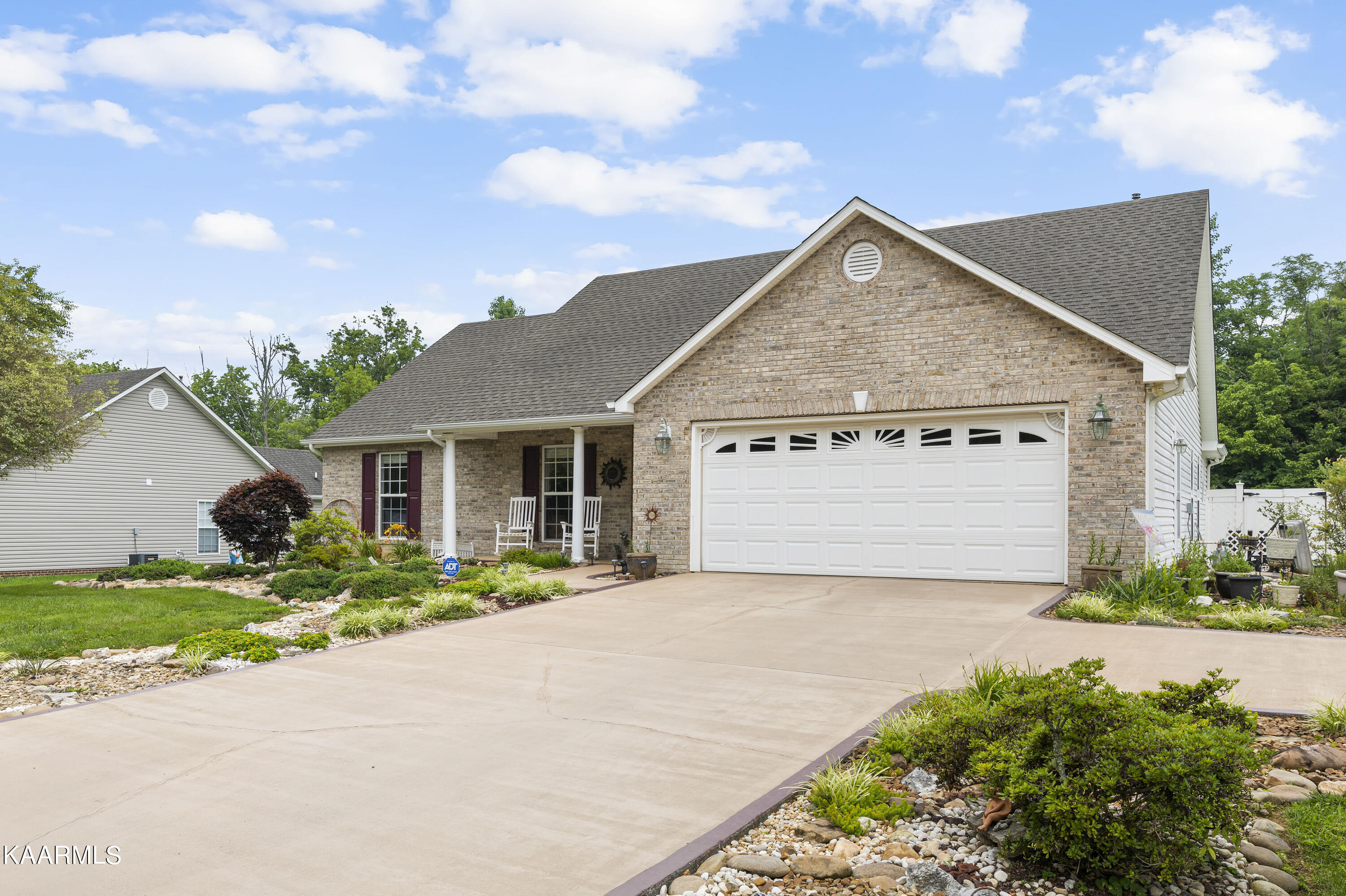 210 Hermitage Boulevard Oak Ridge, TN 37830 - Photo 3 of 41 030A0126