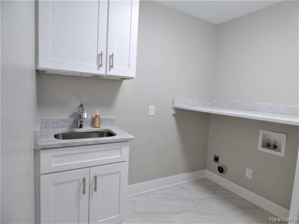 660 Ten Point Drive Rochester Hills, MI 48309 - Photo 17 of 31
