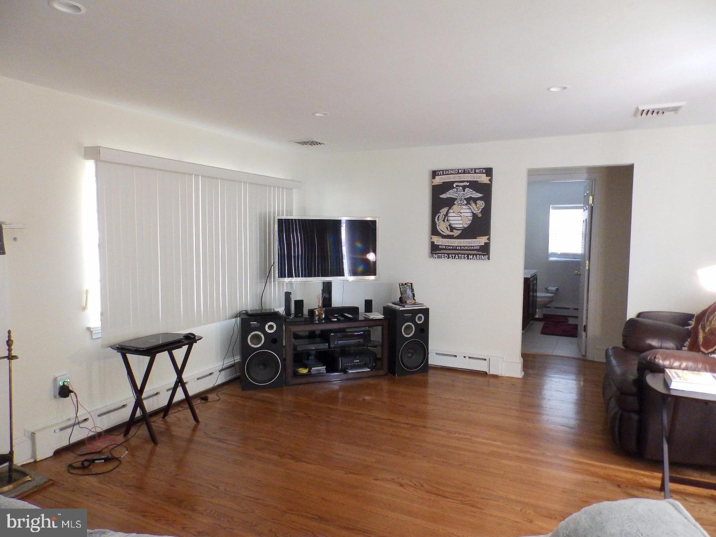 1112 Vilsmeier Road Lansdale, PA 19446 - Photo 4 of 17 Living Room