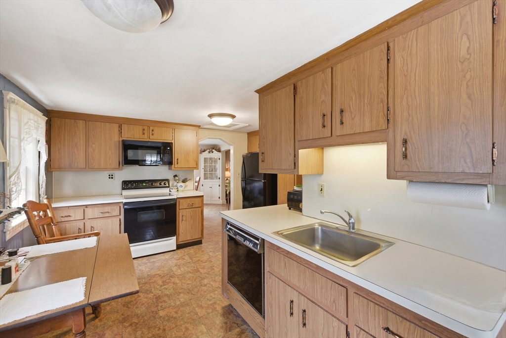 17 Evergreen Road Needham, MA 02494 - Photo 13 of 27