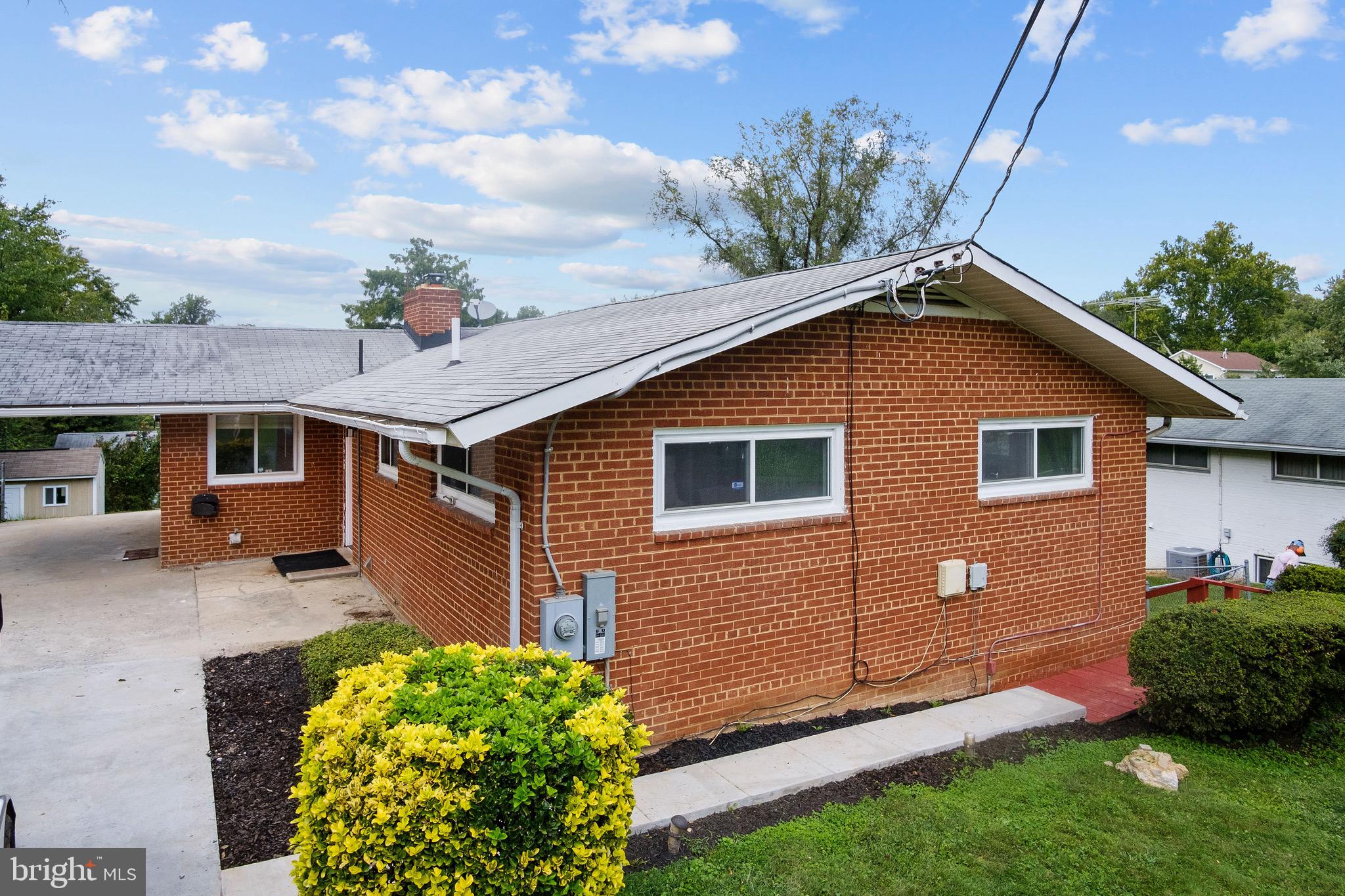 10108 Cornwall Road Fairfax, VA 22030 - Photo 2 of 43