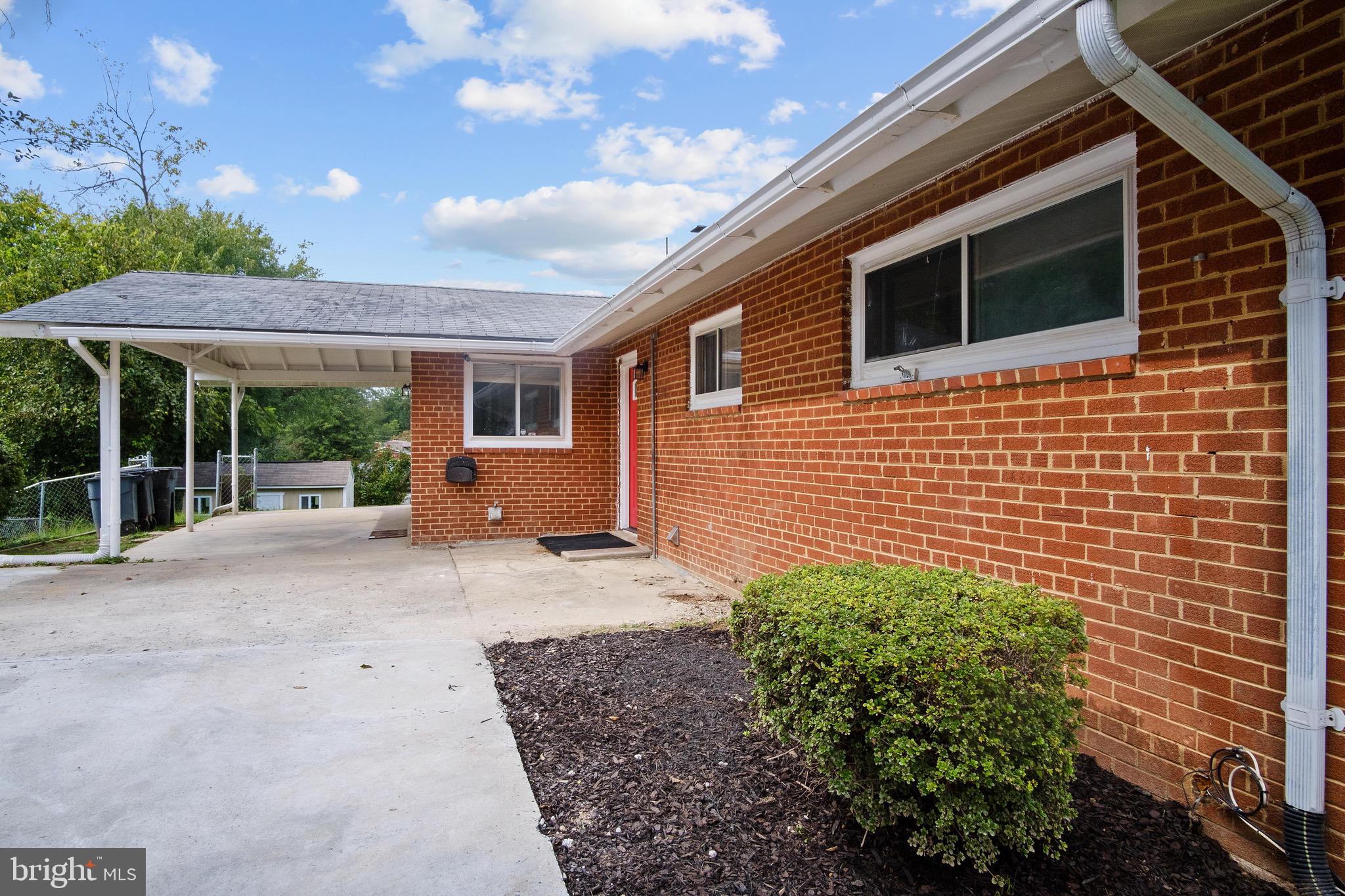 10108 Cornwall Road Fairfax, VA 22030 - Photo 4 of 43