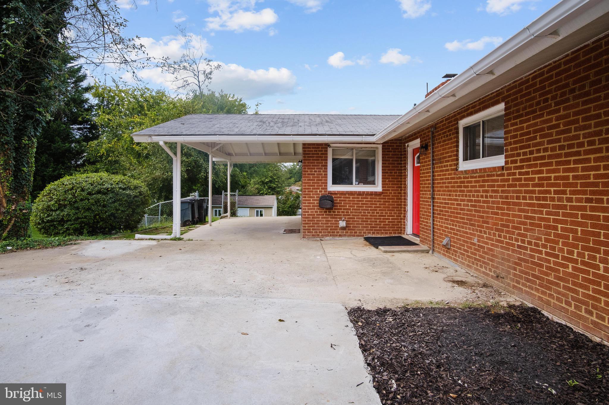 10108 Cornwall Road Fairfax, VA 22030 - Photo 5 of 43