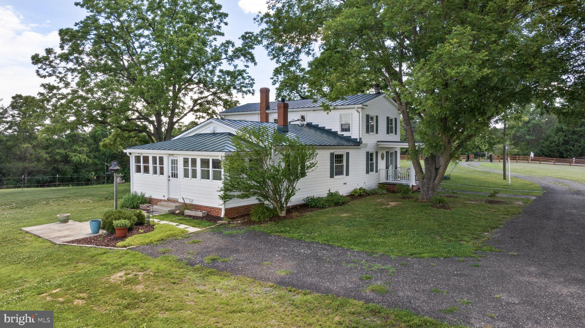 1815 Country Road Beaverdam, VA 23015 - Photo 4 of 104 Farmhouse view