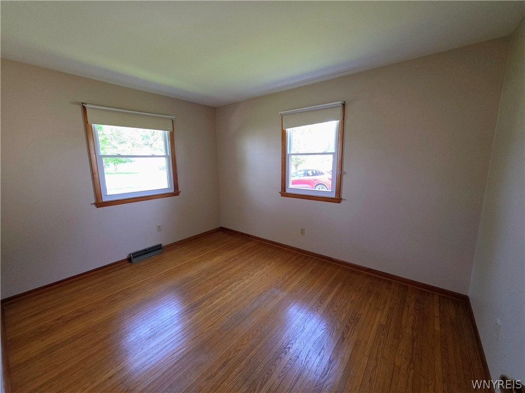7225 Norman Road Wheatfield, NY 14120 - Photo 12 of 34