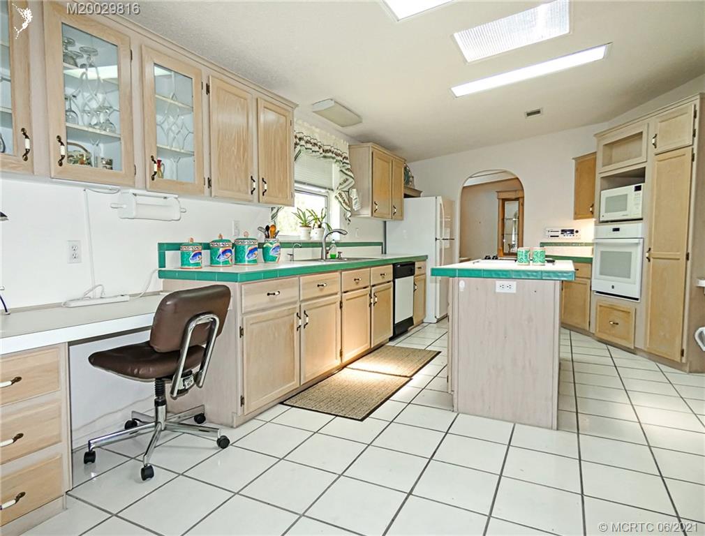 8941 Southwest Chevy Circle Stuart, FL 34997 - Photo 12 of 52 Gallery Image 12