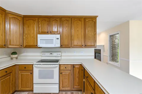 $325,000 | 3055 Devilla Trail, Unit 8B, St. Charles, MO 63301