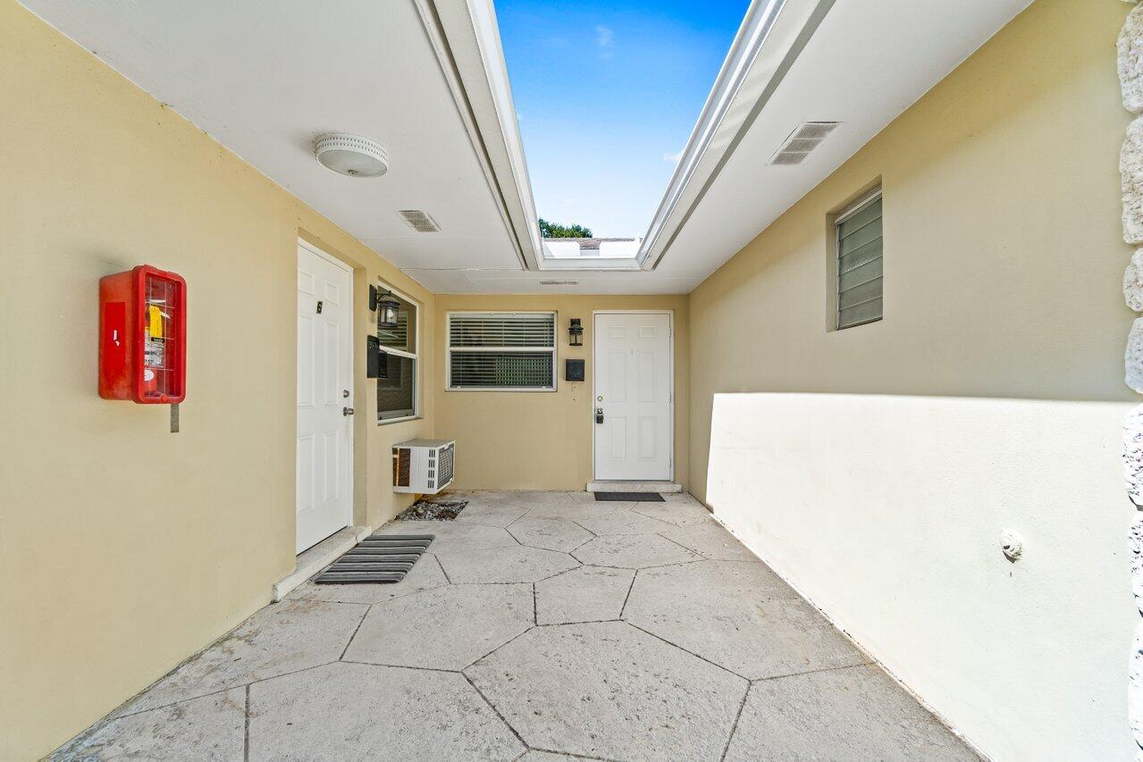 751 Hummingbird Way, Unit 7 North Palm Beach, FL 33408 - Photo 39 of 40 a view of livingroom with furniture