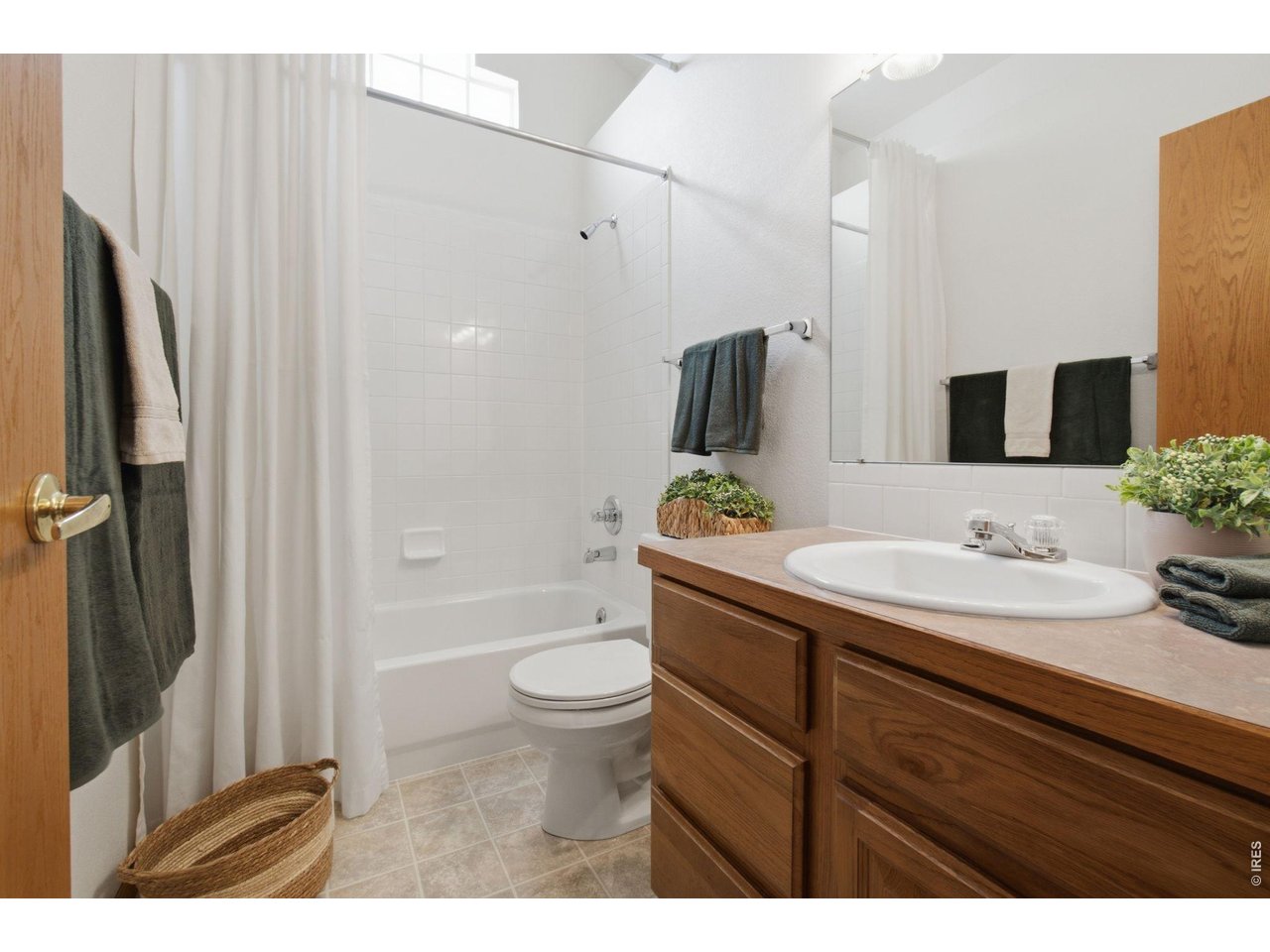 3926 Ridgeway Court Fort Collins, CO 80526 - Photo 20 of 32 Second Bathroom