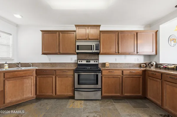 $1,950 | 125 Tall Oaks Lane, Youngsville, LA 70592