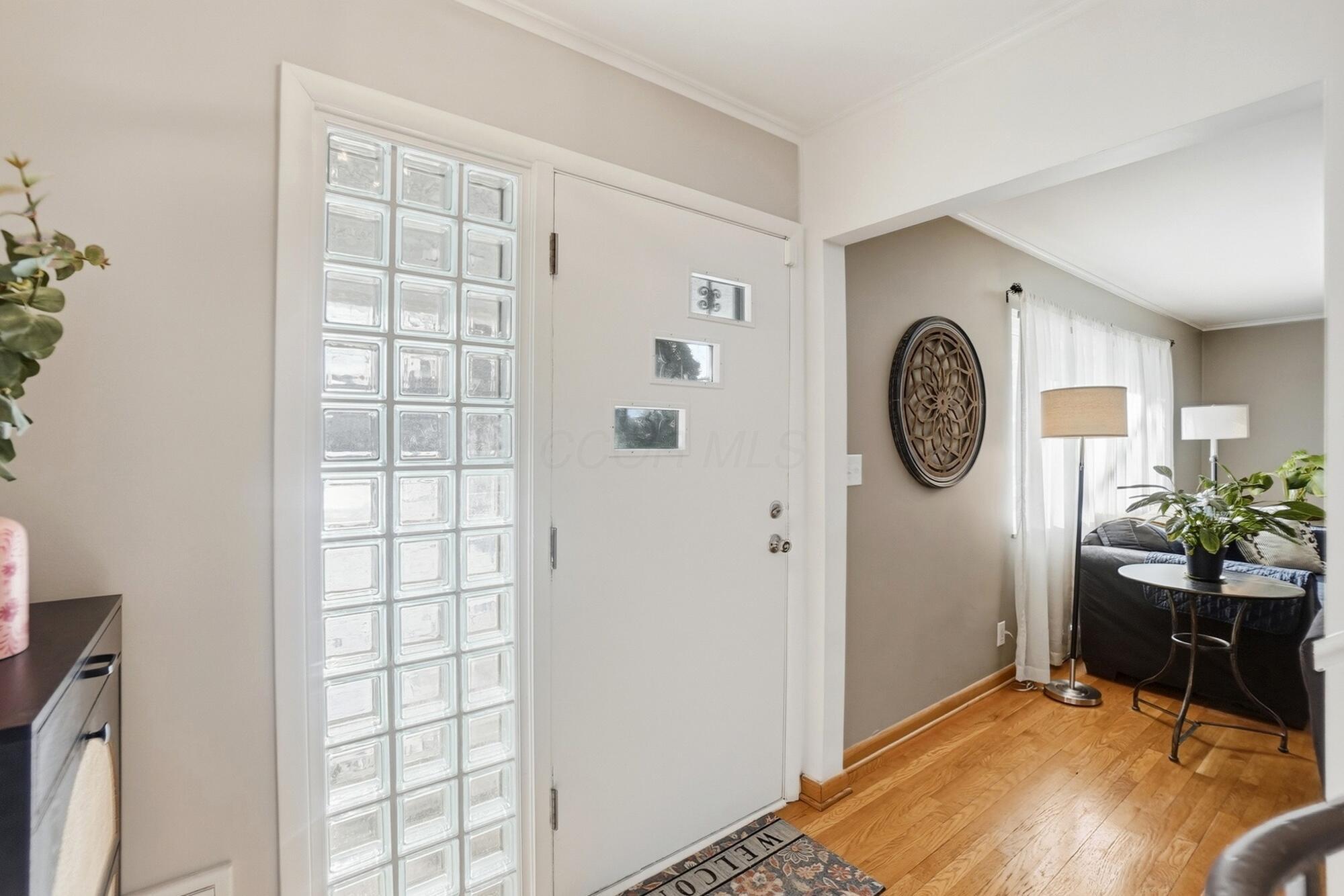 1237 Haddon Road Columbus, OH 43209 - Photo 3 of 64 004